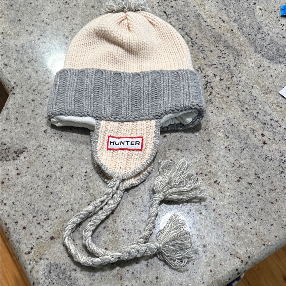 Hunter Womens Cream and Gray Knit Hat
